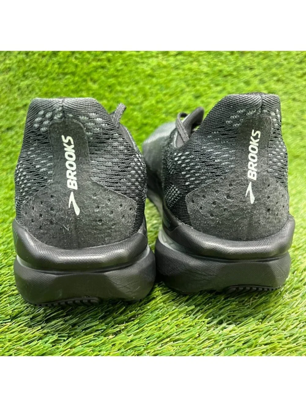 Brooks Hyperion GTS 2 Mens Size 10.5 Black Gray Athletic Running Shoes Sneakers